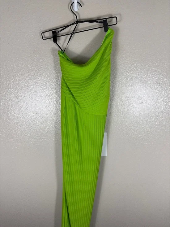 Solace London Adira Pleated Maxi Dress in Green - Picture 4 of 11